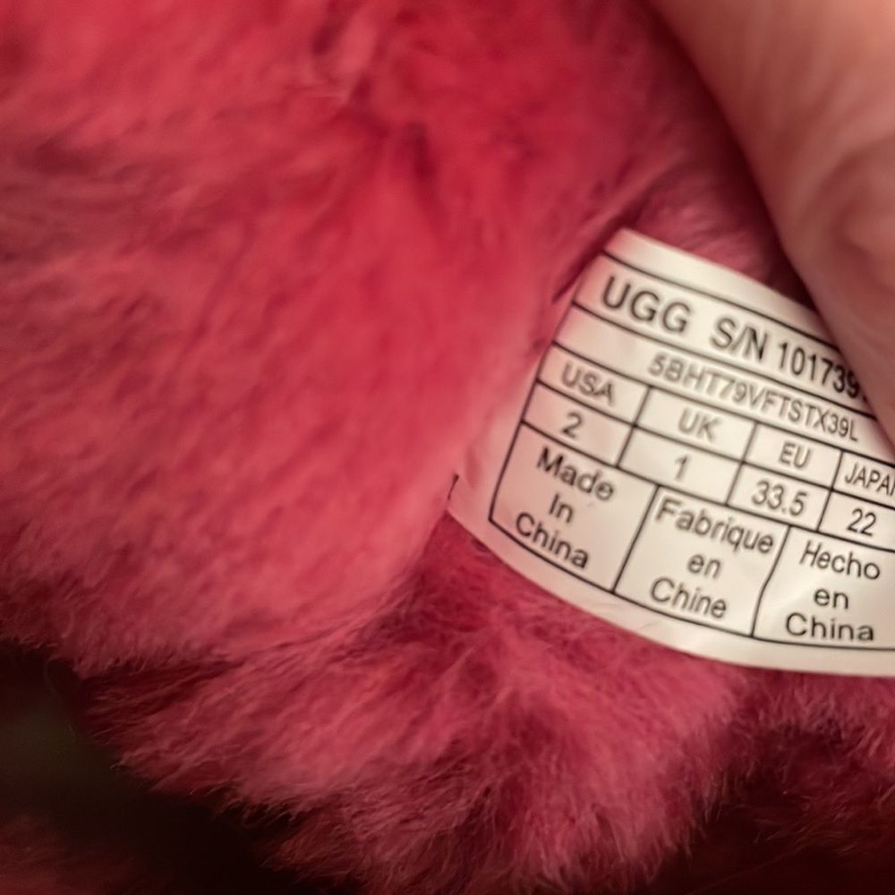 Pink UGGS - Picture 11 of 11